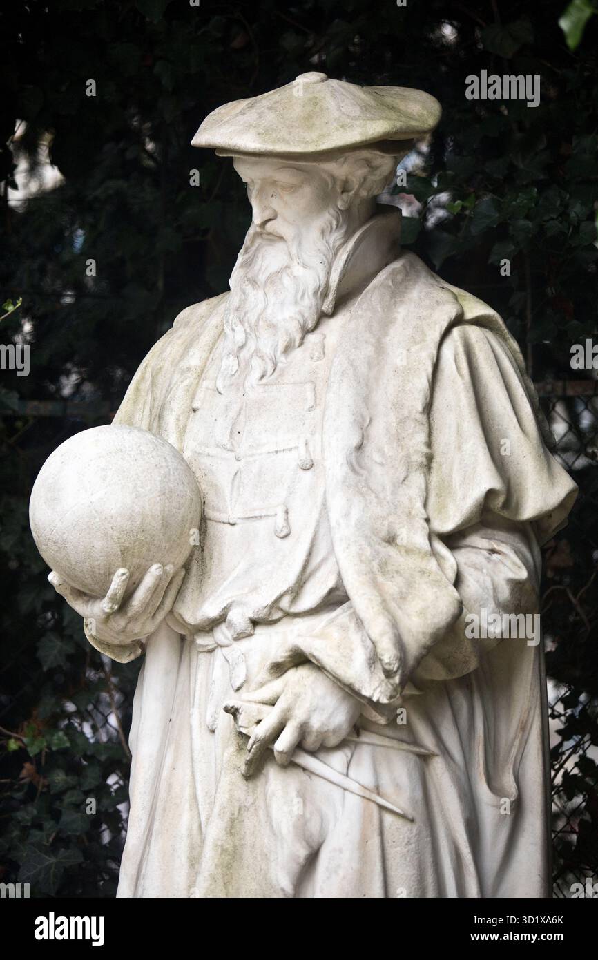 Scultura di Gerhard Mercator, Sculpture Garden, Square du Petit Sablon, Bruxelles, Belgio, Europa Foto Stock