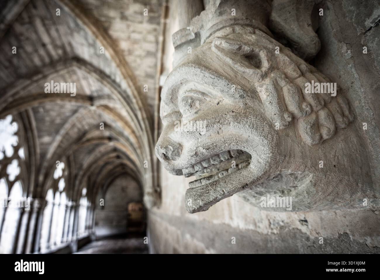 Atlante e volti umani dei mensole Foto Stock