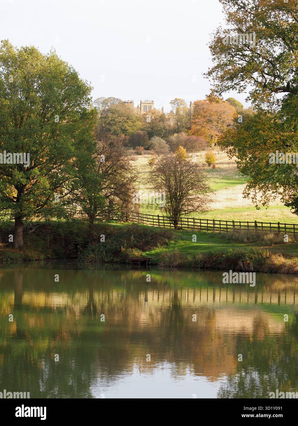 Vista di Hardwick Hall in autunno, Derbyshire, Regno Unito Foto Stock