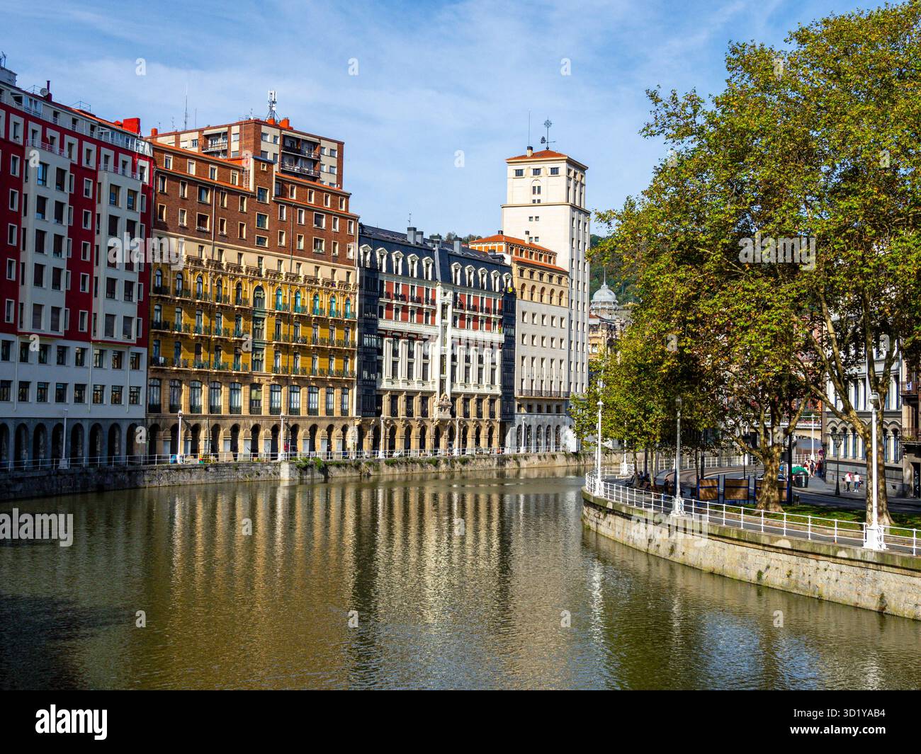 Edifici dell'estuario di Bilbao Foto Stock