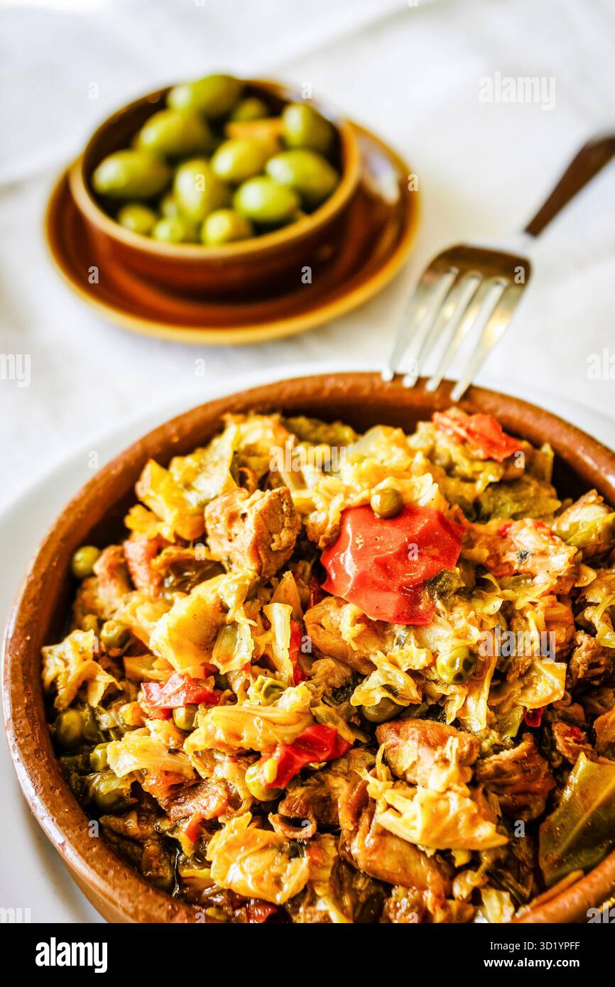 Zuppe di Maiorca - zuppe secche, brodo vegetale e fette sottili di pane marrone secco, Maiorca, Isole Baleari, Spagna Foto Stock