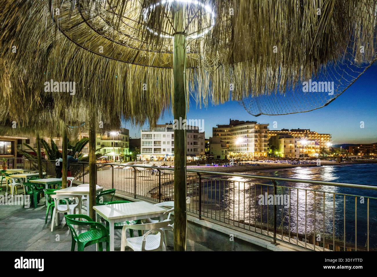 S'Illot, Cala Moreia, prima linea di hotel al tramonto, Son Servera, Maiorca, Isole Baleari, Spagna Foto Stock