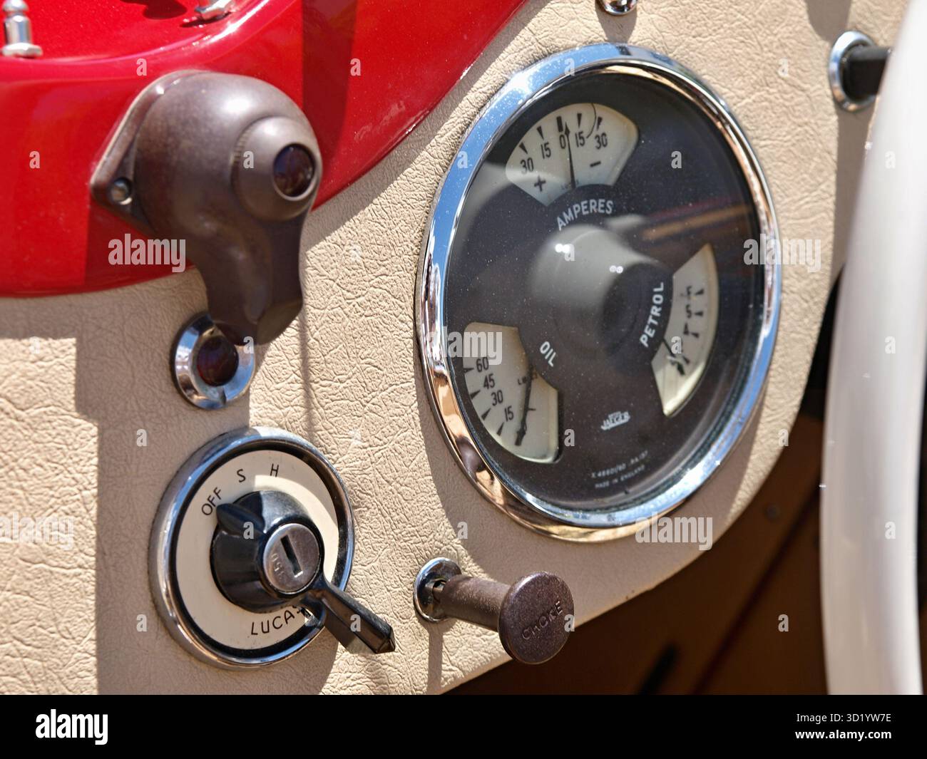 Cruscotto di un MG TF Foto Stock