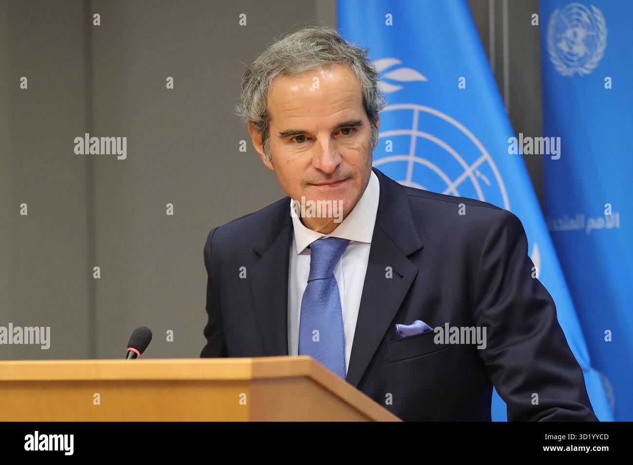 NAZIONI UNITE, NEW YORK – 29 OTTOBRE 2025: Rafael Mariano grossi, direttore generale dell’Agenzia internazionale per l’energia atomica (AIEA), ha informato i giornalisti dopo aver presentato il rapporto 2024 dell’Agenzia alle Nazioni Unite. Grossi ha discusso degli attuali sviluppi nucleari in Iran e nella Repubblica popolare democratica di Corea (RPDC), sottolineando la necessità di trasparenza e dialogo. Ha anche affrontato la sua candidatura per diventare il prossimo Segretario generale delle Nazioni Unite, sottolineando il continuo impegno per la pace globale, il multilateralismo e la non proliferazione. (Foto: Luiz Rampelotto/EuropaNewswire) Foto Stock