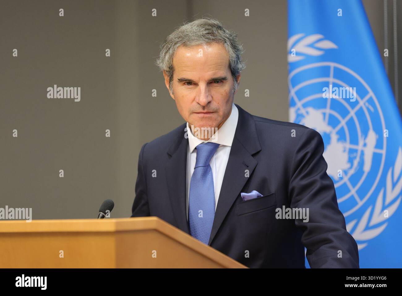 NAZIONI UNITE, NEW YORK – 29 OTTOBRE 2025: Rafael Mariano grossi, direttore generale dell’Agenzia internazionale per l’energia atomica (AIEA), ha informato i giornalisti dopo aver presentato il rapporto 2024 dell’Agenzia alle Nazioni Unite. Grossi ha discusso degli attuali sviluppi nucleari in Iran e nella Repubblica popolare democratica di Corea (RPDC), sottolineando la necessità di trasparenza e dialogo. Ha anche affrontato la sua candidatura per diventare il prossimo Segretario generale delle Nazioni Unite, sottolineando il continuo impegno per la pace globale, il multilateralismo e la non proliferazione. (Foto: Luiz Rampelotto/EuropaNewswire) Foto Stock