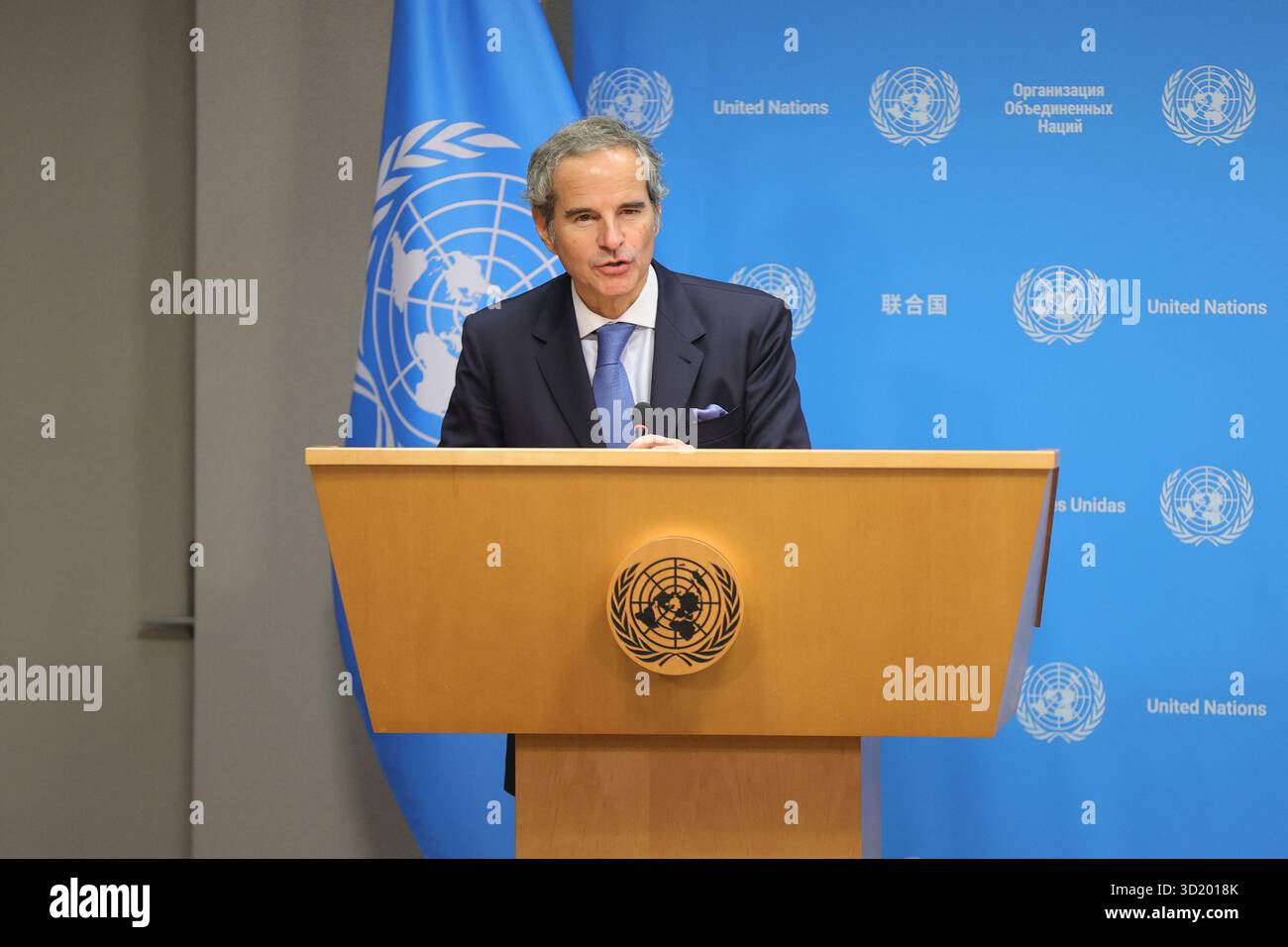 NAZIONI UNITE, NEW YORK - 29 OTTOBRE 2025: Rafael Mariano grossi, Direttore generale dell'Agenzia internazionale per l'energia atomica (AIEA), ha informato i giornalisti dopo aver presentato il rapporto 2024 dell'Agenzia alle Nazioni Unite. Grossi ha discusso degli attuali sviluppi nucleari in Iran e nella Repubblica democratica popolare di Corea (RPDC), sottolineando la necessità di trasparenza e dialogo. Ha anche affrontato la sua candidatura per diventare il prossimo Segretario generale delle Nazioni Unite, sottolineando il continuo impegno per la pace globale, il multilateralismo e la non proliferazione. (Foto: Luiz Rampelotto/EuropaNewswire/Sipa USA) Foto Stock