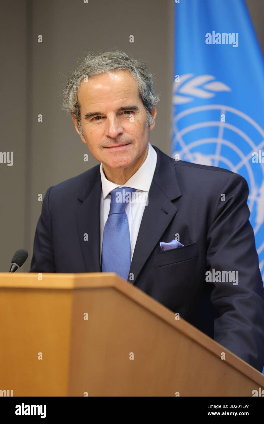 NAZIONI UNITE, NEW YORK - 29 OTTOBRE 2025: Rafael Mariano grossi, Direttore generale dell'Agenzia internazionale per l'energia atomica (AIEA), ha informato i giornalisti dopo aver presentato il rapporto 2024 dell'Agenzia alle Nazioni Unite. Grossi ha discusso degli attuali sviluppi nucleari in Iran e nella Repubblica democratica popolare di Corea (RPDC), sottolineando la necessità di trasparenza e dialogo. Ha anche affrontato la sua candidatura per diventare il prossimo Segretario generale delle Nazioni Unite, sottolineando il continuo impegno per la pace globale, il multilateralismo e la non proliferazione. (Foto: Luiz Rampelotto/EuropaNewswire/Sipa USA) Foto Stock