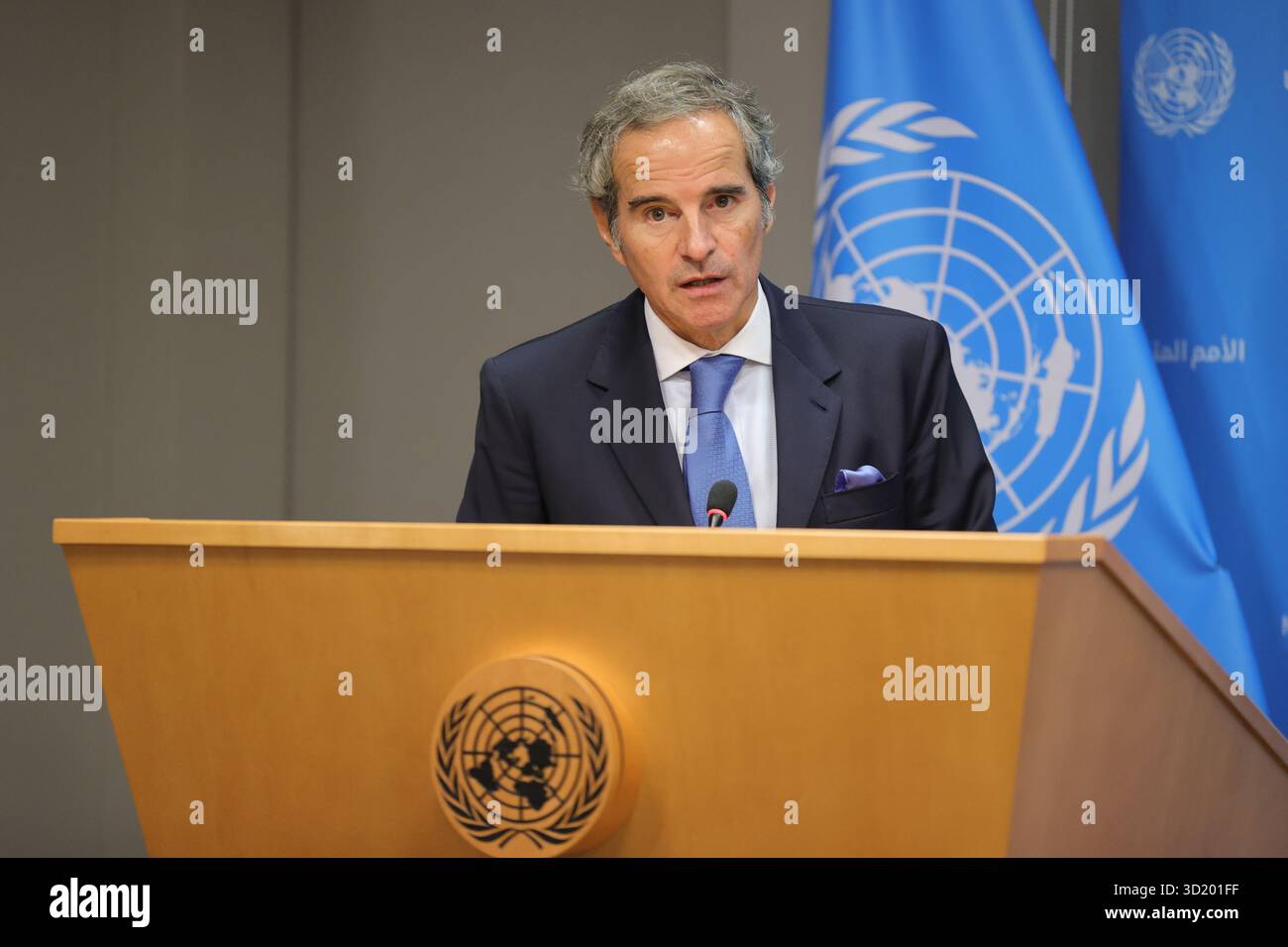 NAZIONI UNITE, NEW YORK - 29 OTTOBRE 2025: Rafael Mariano grossi, Direttore generale dell'Agenzia internazionale per l'energia atomica (AIEA), ha informato i giornalisti dopo aver presentato il rapporto 2024 dell'Agenzia alle Nazioni Unite. Grossi ha discusso degli attuali sviluppi nucleari in Iran e nella Repubblica democratica popolare di Corea (RPDC), sottolineando la necessità di trasparenza e dialogo. Ha anche affrontato la sua candidatura per diventare il prossimo Segretario generale delle Nazioni Unite, sottolineando il continuo impegno per la pace globale, il multilateralismo e la non proliferazione. (Foto: Luiz Rampelotto/EuropaNewswire/Sipa USA) Foto Stock
