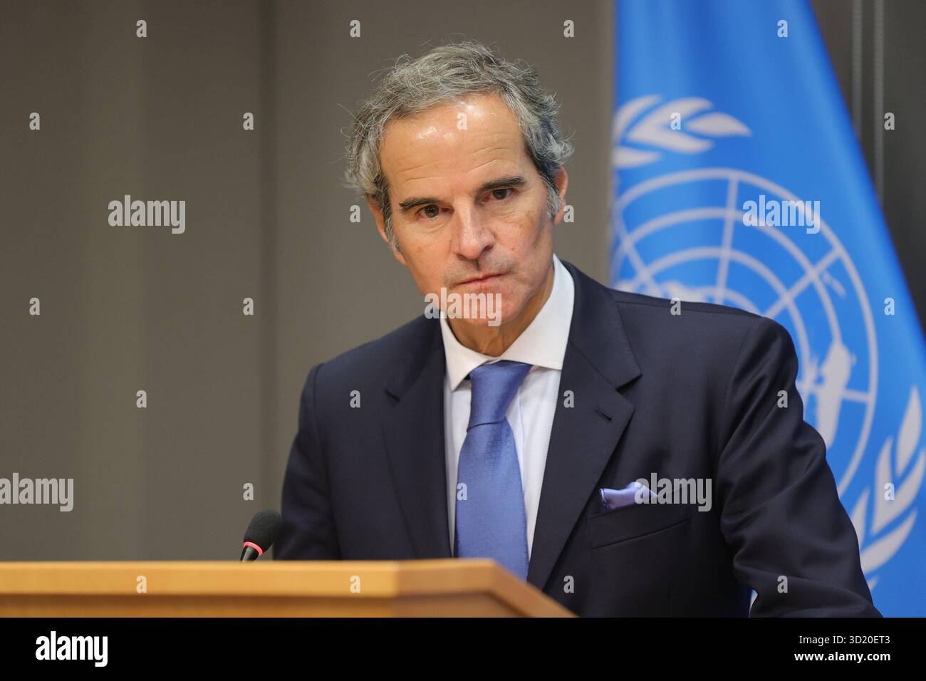 NAZIONI UNITE, NEW YORK – 29 OTTOBRE 2025: Rafael Mariano grossi, direttore generale dell'Agenzia internazionale per l'energia atomica (AIEA), ha informato i giornalisti dopo aver presentato il rapporto Agencys 2024 alle Nazioni Unite. Grossi ha discusso gli attuali sviluppi nucleari in Iran e nella Peoples Repubblica democratica di Corea (RPDC), sottolineando la necessità di trasparenza e dialogo. Ha anche affrontato la sua candidatura per diventare il prossimo Segretario generale delle Nazioni Unite, sottolineando il continuo impegno per la pace globale, il multilateralismo e la non proliferazione. (Foto: Luiz Rampelotto/EuropaNewswire) Foto Stock