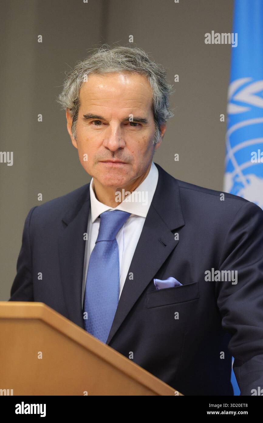 NAZIONI UNITE, NEW YORK – 29 OTTOBRE 2025: Rafael Mariano grossi, direttore generale dell'Agenzia internazionale per l'energia atomica (AIEA), ha informato i giornalisti dopo aver presentato il rapporto Agencys 2024 alle Nazioni Unite. Grossi ha discusso gli attuali sviluppi nucleari in Iran e nella Peoples Repubblica democratica di Corea (RPDC), sottolineando la necessità di trasparenza e dialogo. Ha anche affrontato la sua candidatura per diventare il prossimo Segretario generale delle Nazioni Unite, sottolineando il continuo impegno per la pace globale, il multilateralismo e la non proliferazione. (Foto: Luiz Rampelotto/EuropaNewswire) Foto Stock