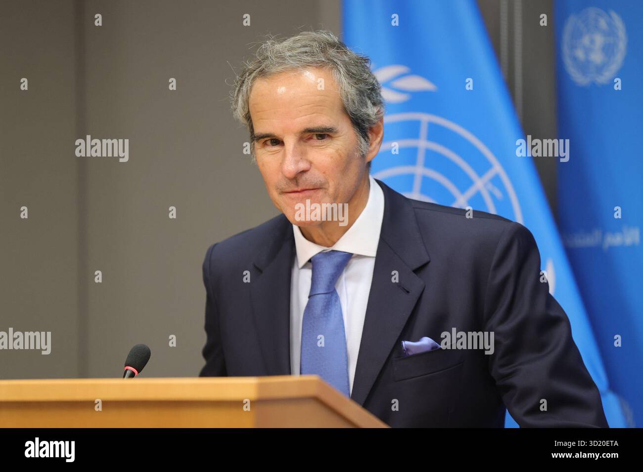 NAZIONI UNITE, NEW YORK – 29 OTTOBRE 2025: Rafael Mariano grossi, direttore generale dell'Agenzia internazionale per l'energia atomica (AIEA), ha informato i giornalisti dopo aver presentato il rapporto Agencys 2024 alle Nazioni Unite. Grossi ha discusso gli attuali sviluppi nucleari in Iran e nella Peoples Repubblica democratica di Corea (RPDC), sottolineando la necessità di trasparenza e dialogo. Ha anche affrontato la sua candidatura per diventare il prossimo Segretario generale delle Nazioni Unite, sottolineando il continuo impegno per la pace globale, il multilateralismo e la non proliferazione. (Foto: Luiz Rampelotto/EuropaNewswire) Foto Stock