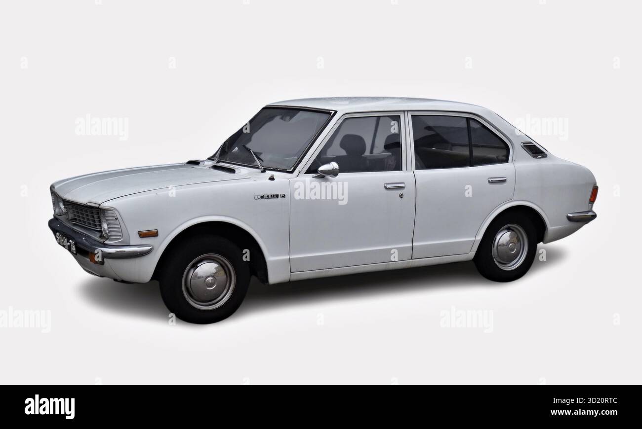 Toyota Corolla bianca parcheggiata, mostrando la porta del passeggero Foto Stock