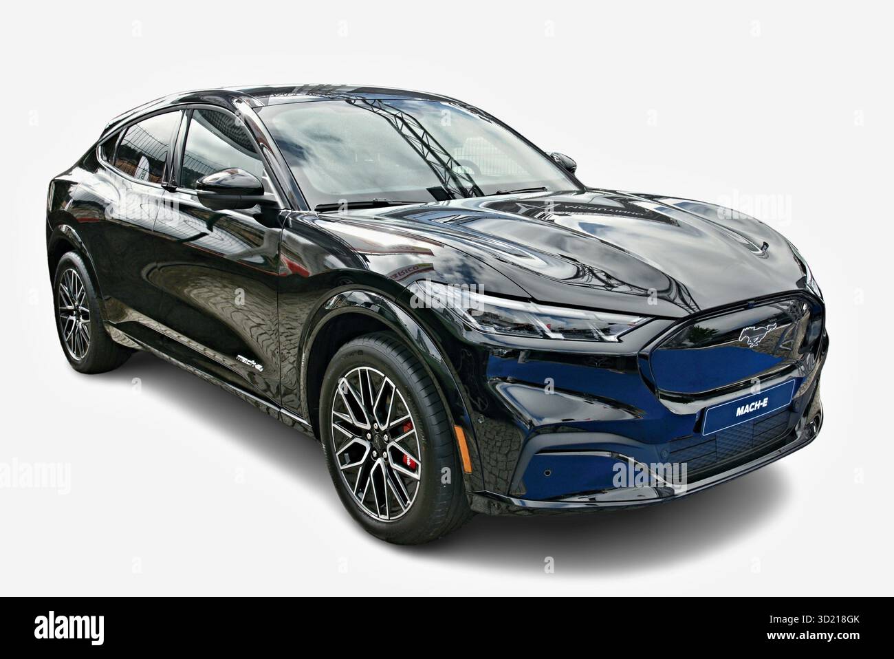 Ford Mustang Mach-e SUV elettrico fermo in studio Foto Stock
