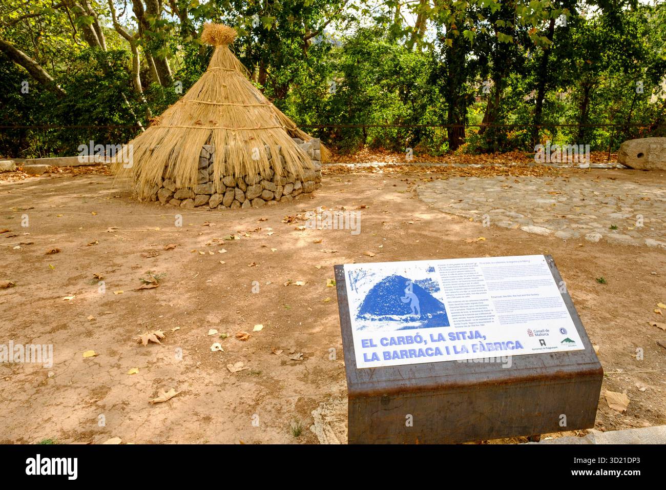 Ricostruzione delle miniere di carbone nei monti Tramuntana, Puigpunyent, Maiorca, Isole Baleari, Spagna, Europa Foto Stock
