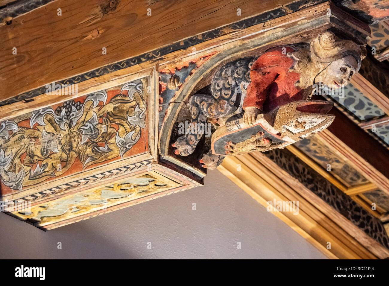 Modifica intagliata e policroma, soffitto mudejar, sala tanto Monta, Vecchio Palazzo Episcopale, XV secolo, museo Diocesano Huesca, Foto Stock