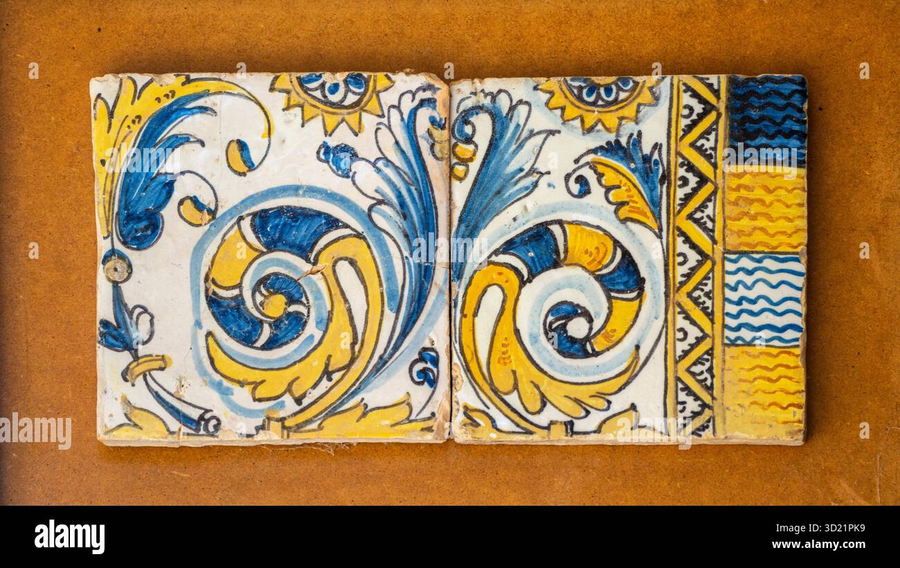 Piastrelle per facciate alte, piastrelle smaltate e dipinte, XVII secolo, bottega aragonese, Museo Diocesano Huesca, comunità Aragona Foto Stock