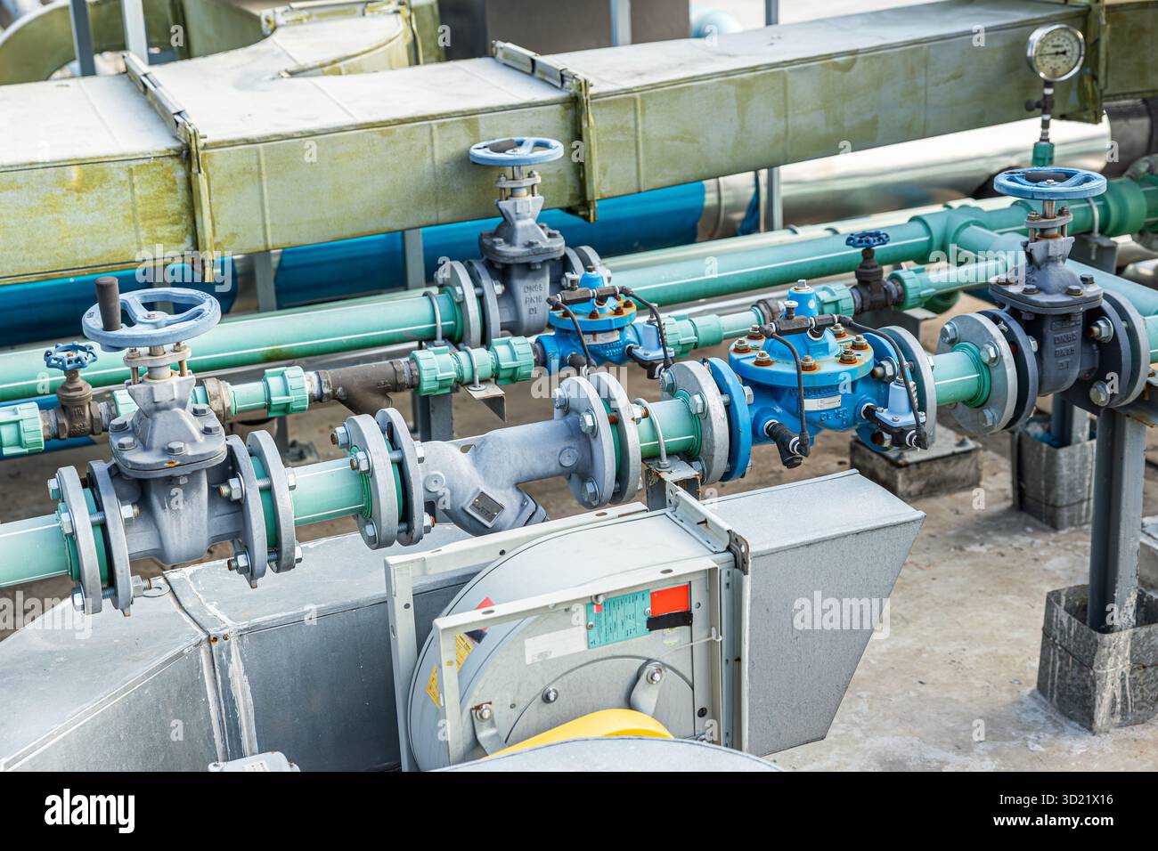 Valvola a saracinesca, filtro a Y filtri antiruggine, valvole di controllo automatiche (ACV) progettazione di sistemi di tubi dell'acqua Foto Stock