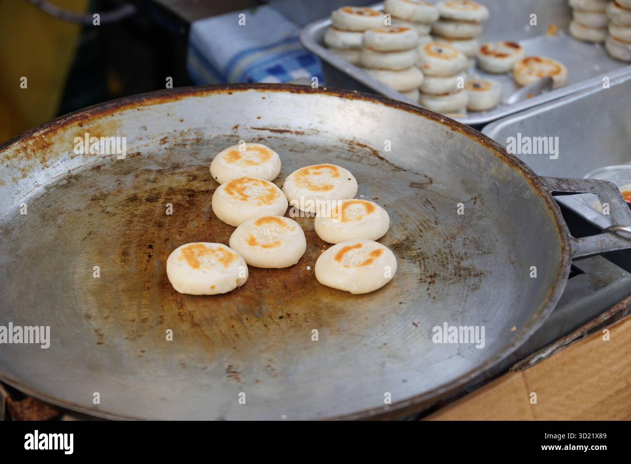 Festival vegetariano (Festival J) in Thailandia nella città cinese di Yaowarat, cibo di strada ripieno pan bun Foto Stock