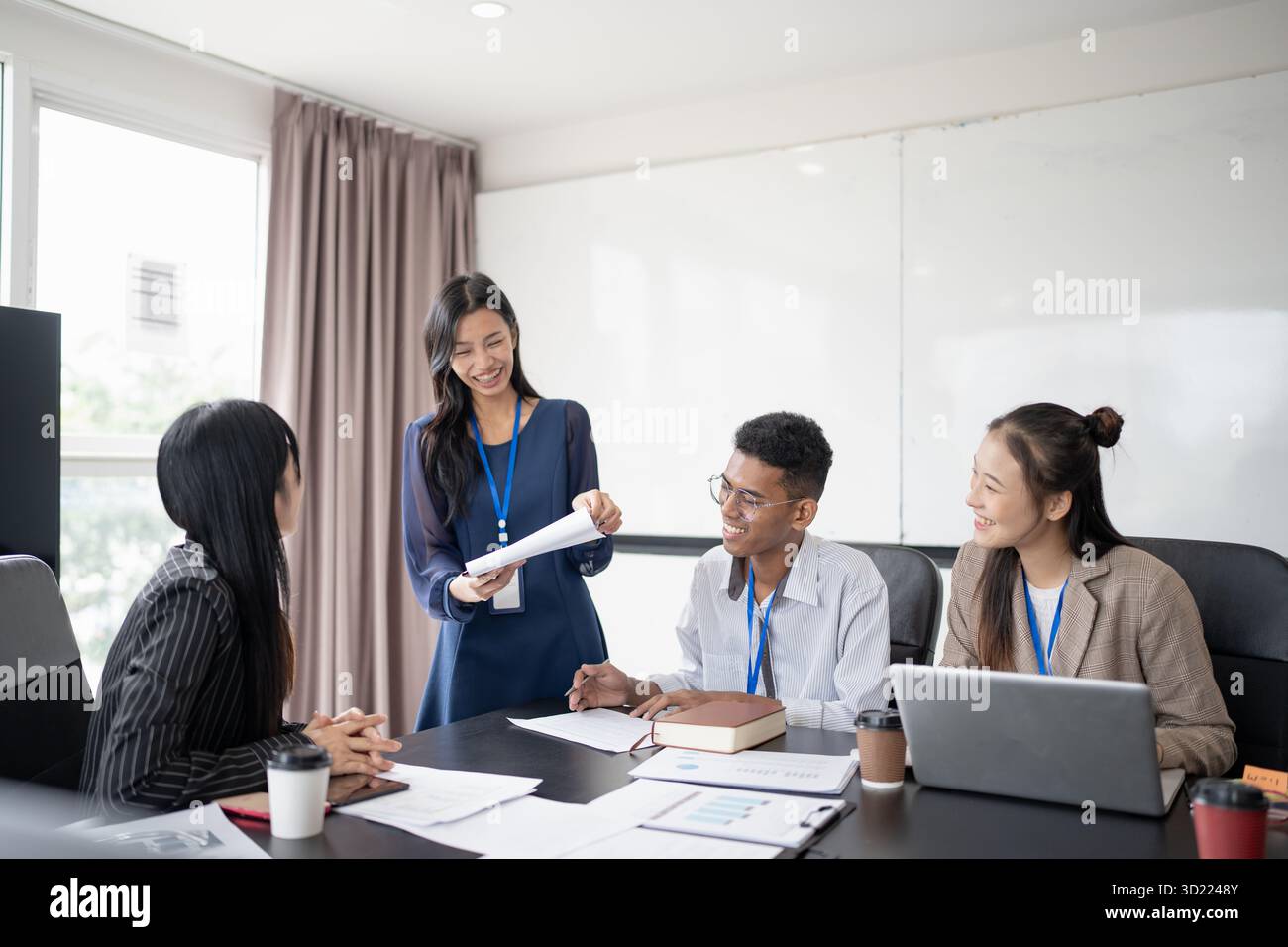 Diversity Women leadership asian business people training Teamwork Meeting asian employees working together colleagues Foto Stock