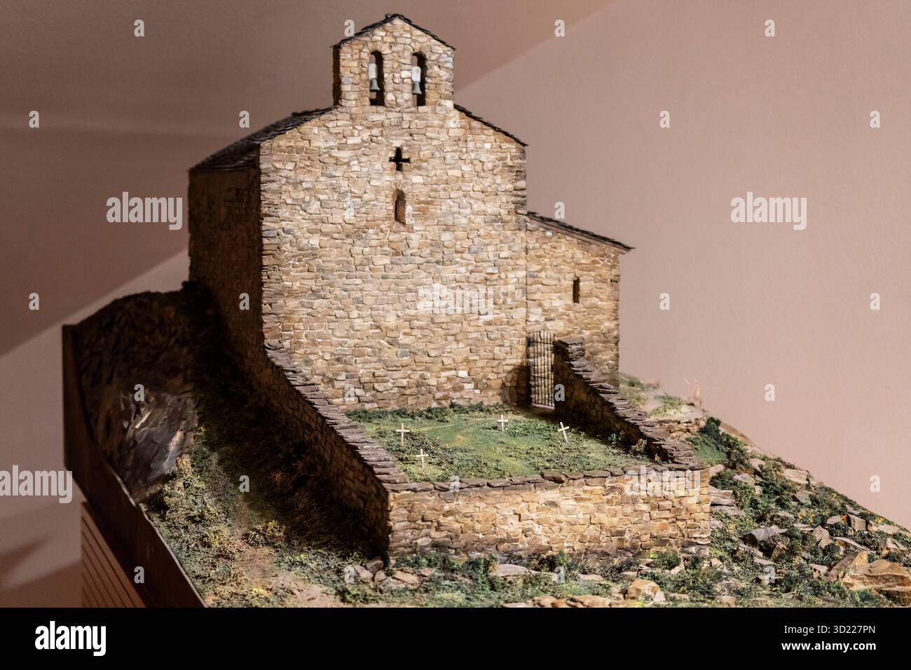 Collezione di modelli di arte romanica ad Andorra, modello dell'eremo romanico di Sant Serni de Nagol, Sant Julia de Loria Foto Stock