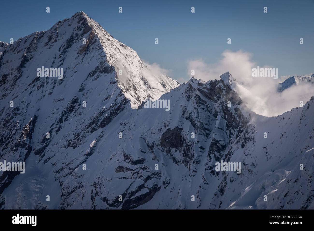 Il Weisshorn vicino a Zermatt è la piramide di montagna preferita da molti alpinisti. Lo Schaligrat è una delle salite più impegnative. Foto Stock