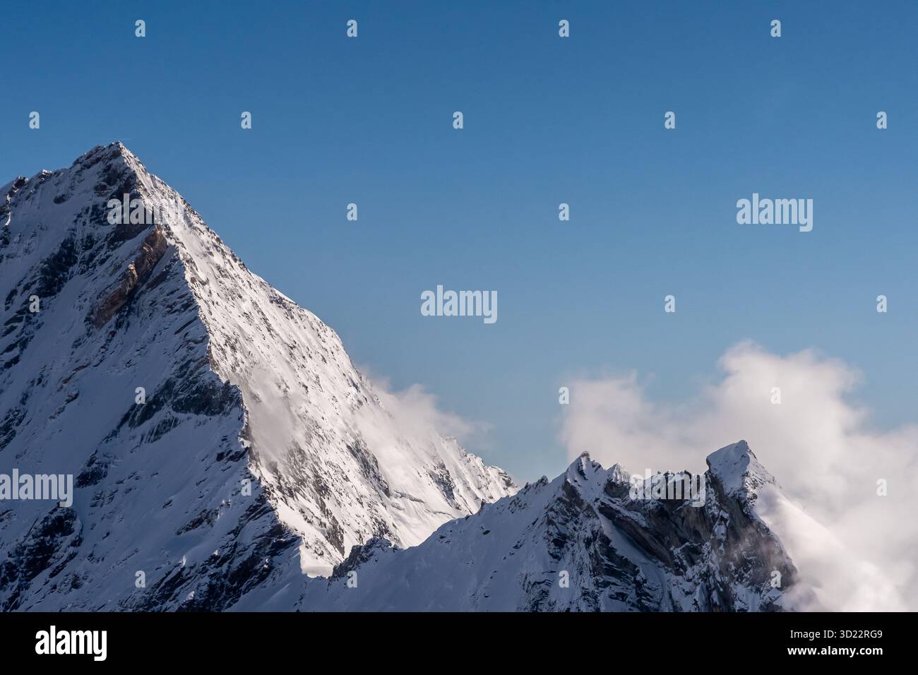 Il Weisshorn vicino a Zermatt è la piramide di montagna preferita da molti alpinisti. Lo Schaligrat è una delle salite più impegnative. Foto Stock