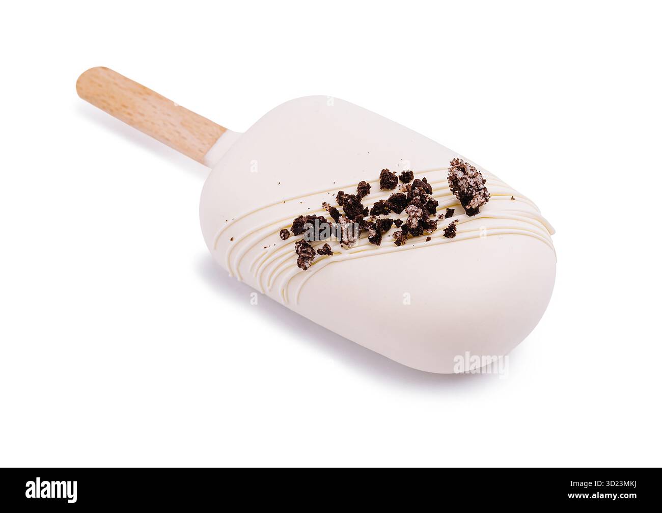 Gelateria cremosa con spruzzi di cioccolato su un bastoncino di legno Foto Stock