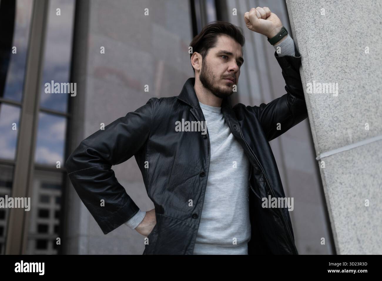 Giovane che prova sentimenti di depressione Foto Stock