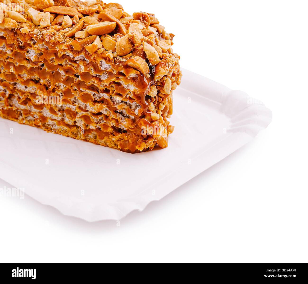 Croccante caramello di arachidi visualizzato su un vassoio bianco dal design semplice Foto Stock