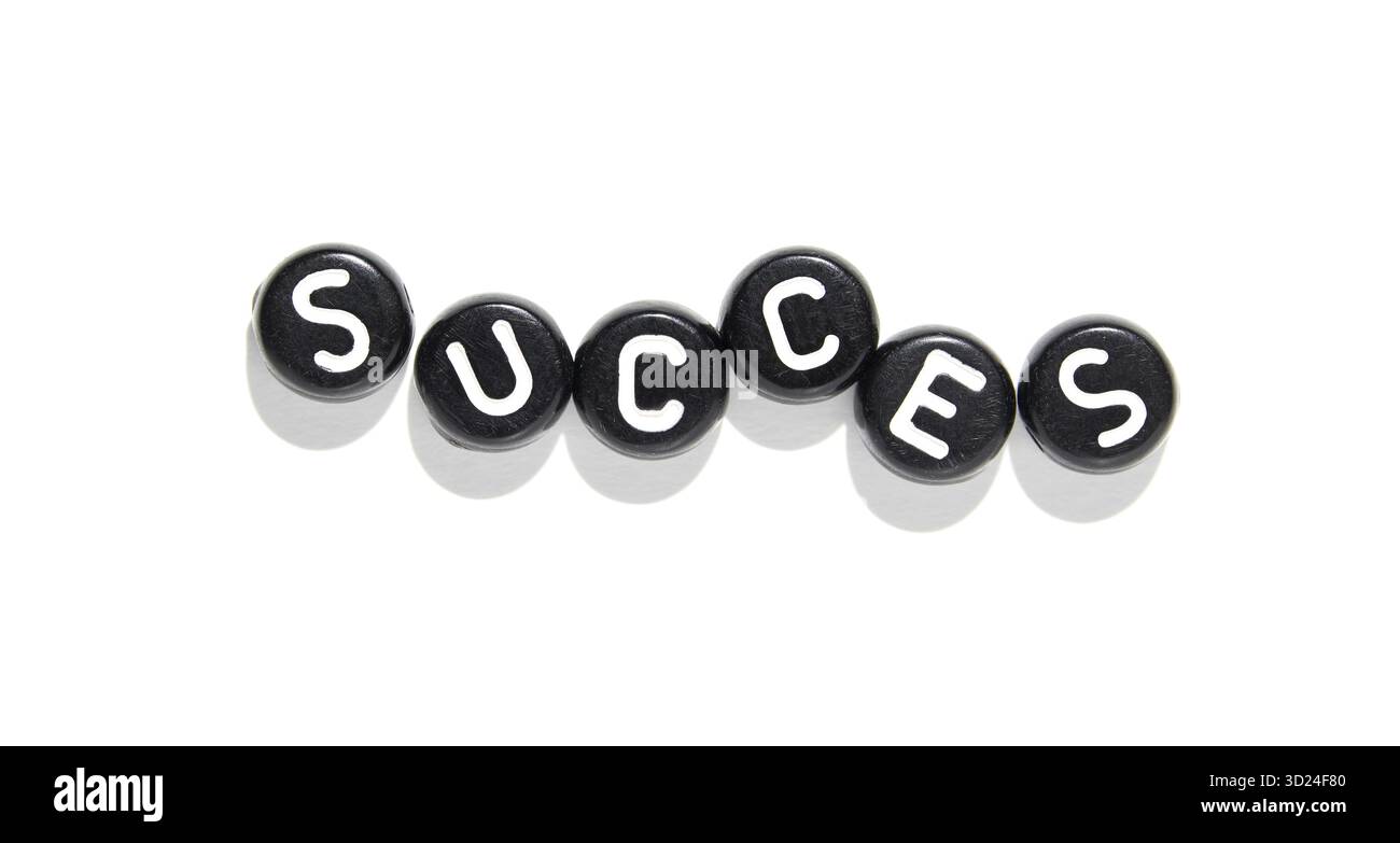 Ortografia creativa del successo con le perline in bianco e nero su bianco Foto Stock