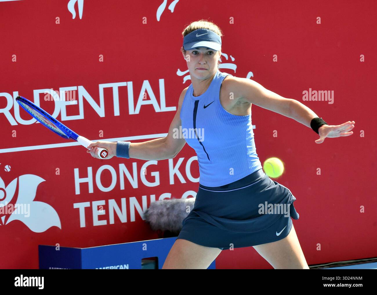 Hong Kong, Cina. 30 ottobre 2025. Anna Kalinskaya fa il suo ritorno durante il singolare femminile del 16° turno tra la Cina Zhang Shuai e la Russia Anna Kalinskaya al torneo WTA Hong Kong Open di Hong Kong a Hong Kong, Cina, 30 ottobre 2025. Crediti: Lo Ping fai/Xinhua/Alamy Live News Foto Stock