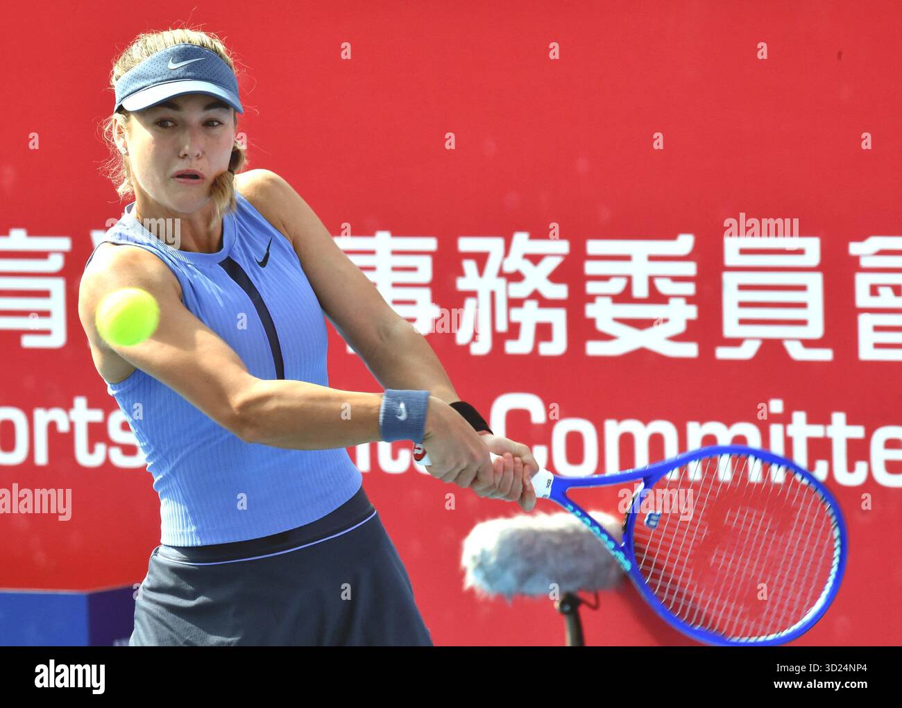Hong Kong, Cina. 30 ottobre 2025. Anna Kalinskaya fa il suo ritorno durante il singolare femminile del 16° turno tra la Cina Zhang Shuai e la Russia Anna Kalinskaya al torneo WTA Hong Kong Open di Hong Kong a Hong Kong, Cina, 30 ottobre 2025. Crediti: Lo Ping fai/Xinhua/Alamy Live News Foto Stock