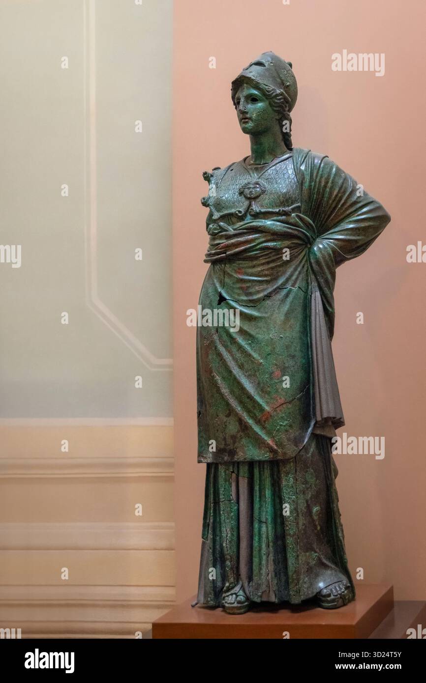 Statua in bronzo della Dea Minerva (I.): Una scultura a grandezza naturale (con alcuni elementi restaurati), la cosiddetta "Minerva di Arezzo", datata intorno al 300-280 a.C. Foto Stock