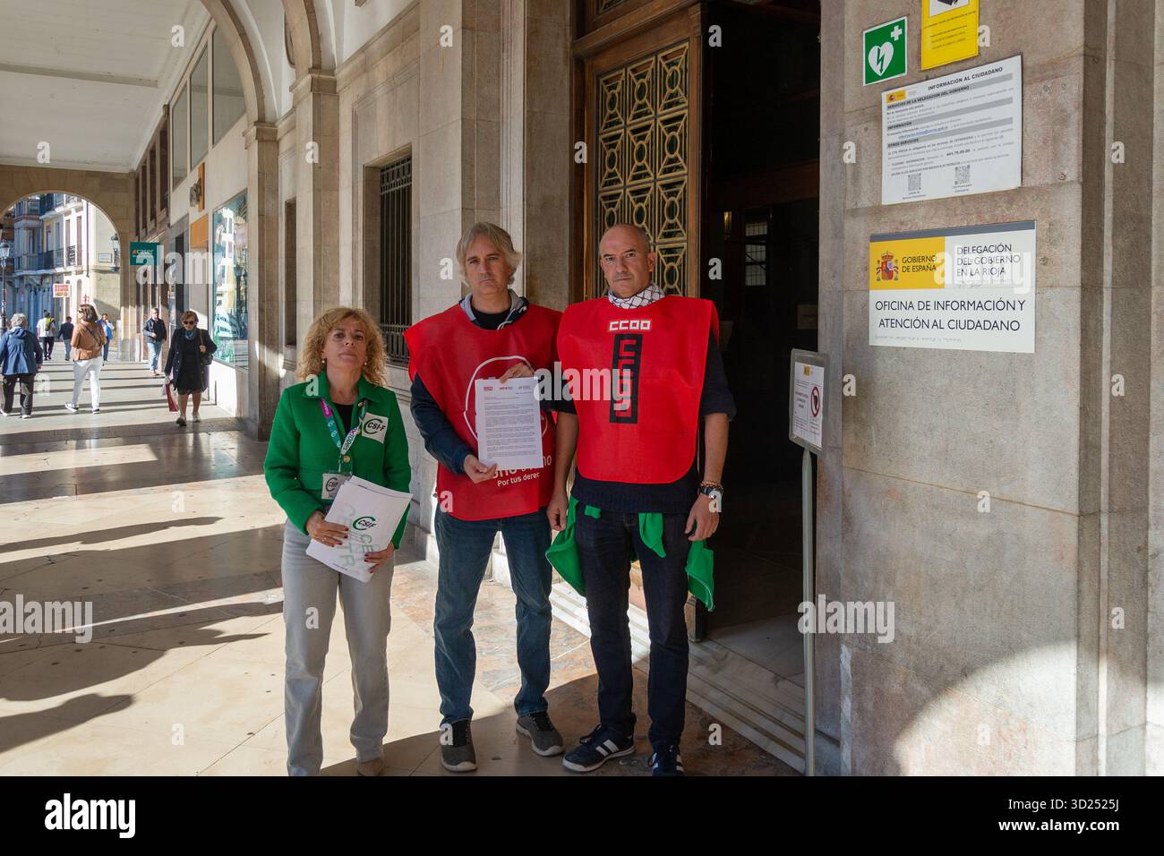 Logrono, la Rioja, SPAGNA. 21 giugno 2025. Il 30 ottobre iniziano le proteste pubbliche dei dipendenti al di fuori delle sottodelegazioni governative e del Ministero della funzione pubblica a Madrid. I funzionari pubblici respingono il congelamento salariale giustificato dall'esecutivo a causa della mancanza di bilancio e chiedono un nuovo accordo salariale per i lavoratori del settore pubblico. (Foto di MARIO MARTIJA). Crediti: Mario Martija/Alamy Live News Foto Stock
