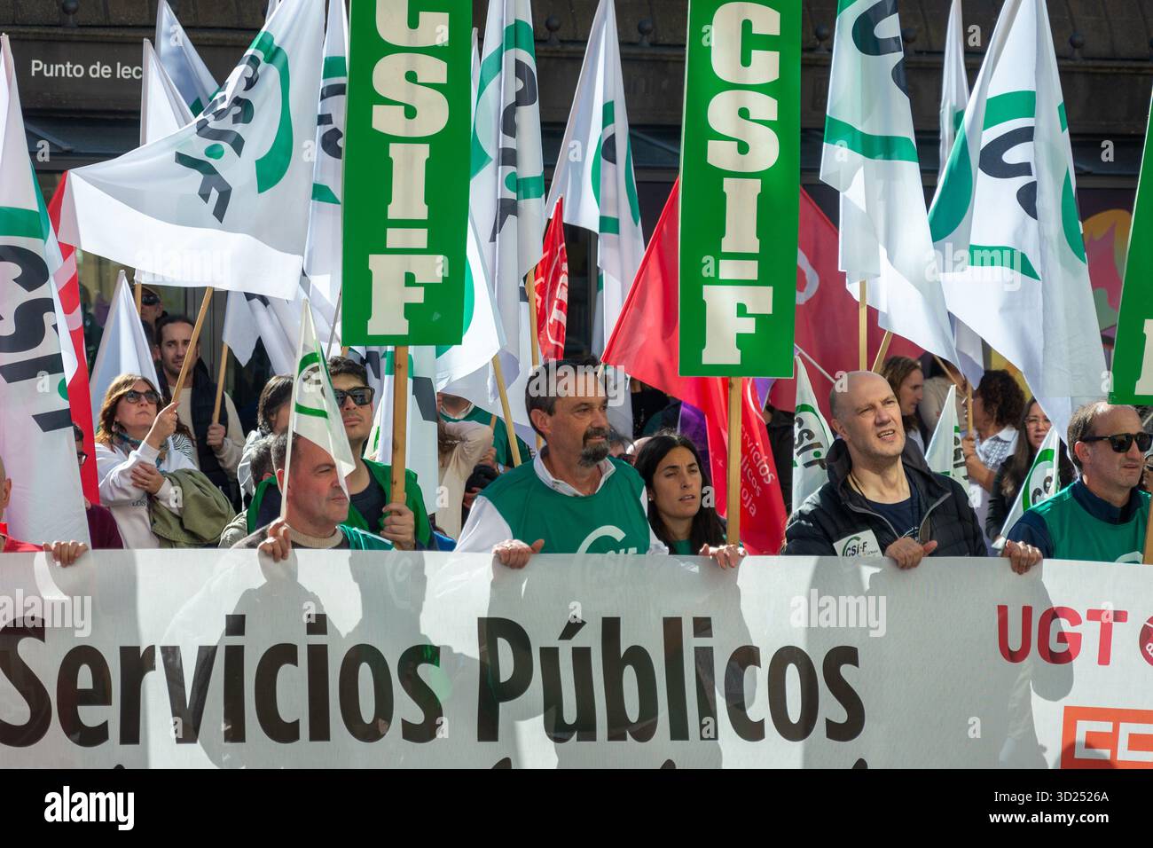 Logrono, la Rioja, SPAGNA. 21 giugno 2025. Il 30 ottobre iniziano le proteste pubbliche dei dipendenti al di fuori delle sottodelegazioni governative e del Ministero della funzione pubblica a Madrid. I funzionari pubblici respingono il congelamento salariale giustificato dall'esecutivo a causa della mancanza di bilancio e chiedono un nuovo accordo salariale per i lavoratori del settore pubblico. (Foto di MARIO MARTIJA). Crediti: Mario Martija/Alamy Live News Foto Stock