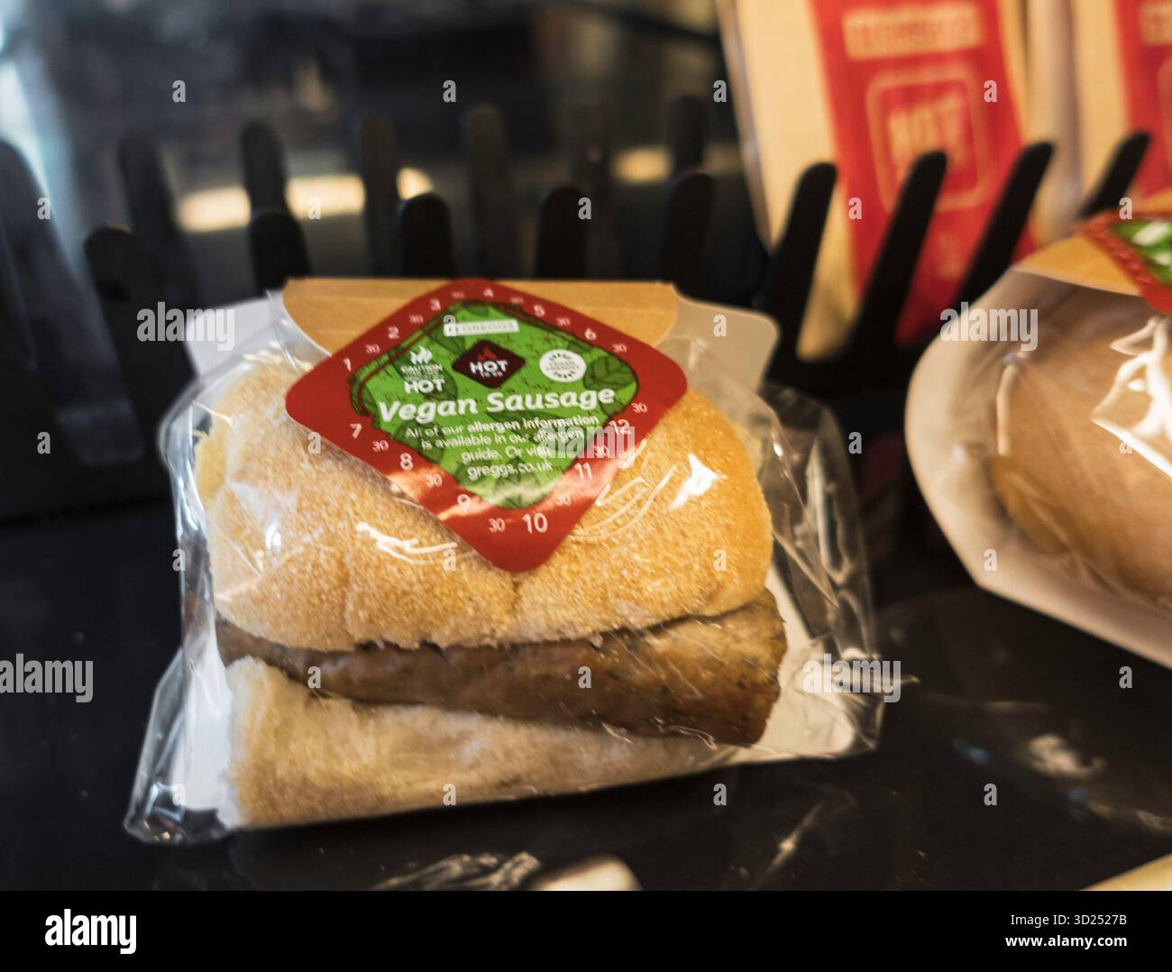 Involtino di salsiccia vegana da asporto Greggs, Regno Unito. Foto Stock