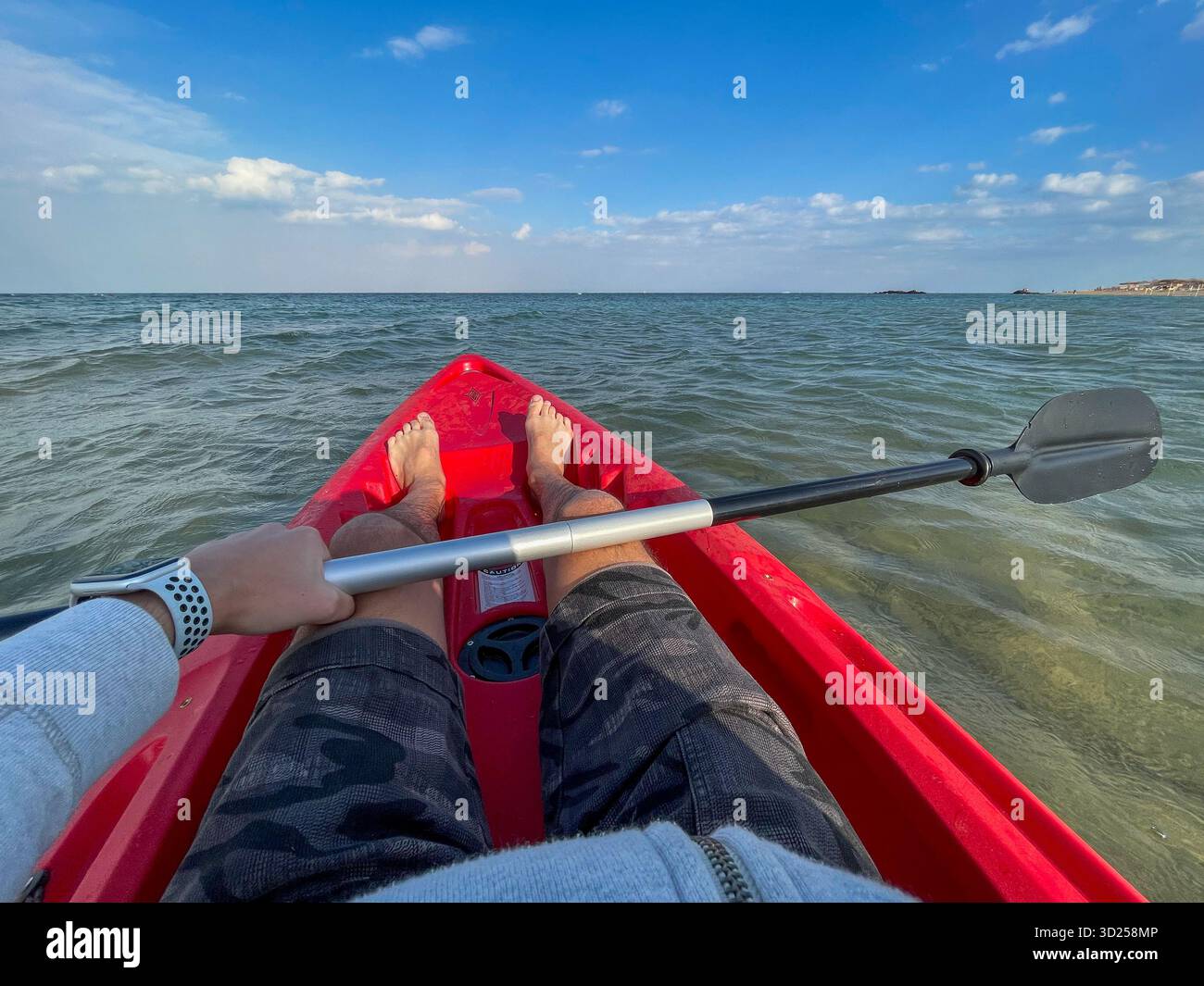 Vista in prima persona in kayak sul Mar Rosso, Egitto FPV Foto Stock