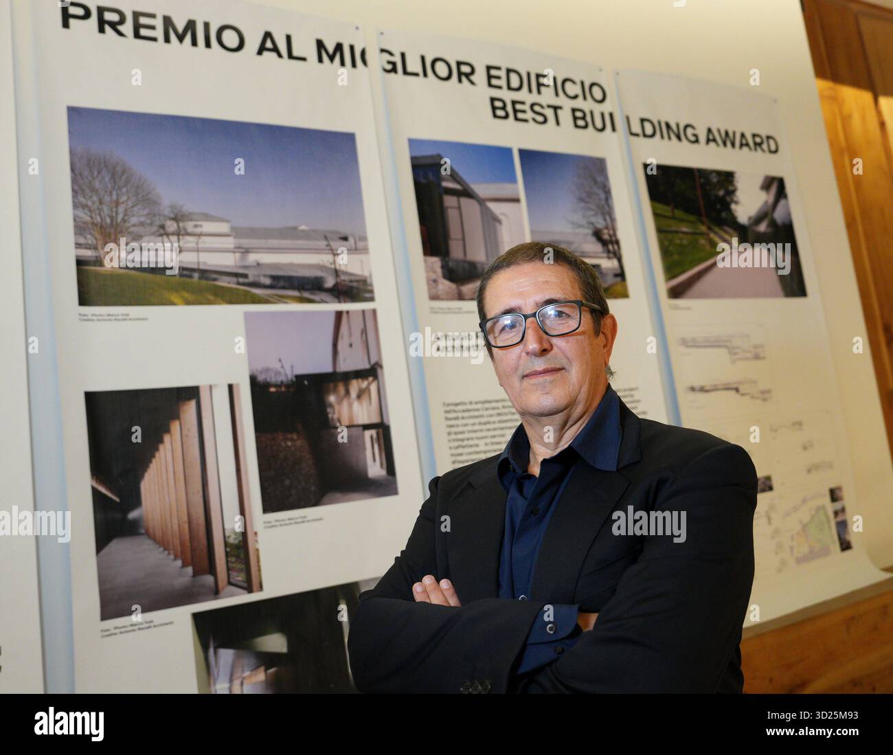 Milano, Italia. 30 ottobre 2025. Milano, conferenza stampa e premiazione del Premio di architettura Italiana promosso dalla Triennale Milano e dal MAXXI alla Triennale di Milano, nella foto Antonio Ravalli 1° premio per il miglior edificio per il progetto di ampliamento e valorizzazione della Carrara Academy Credit: Independent Photo Agency/Alamy Live News Foto Stock