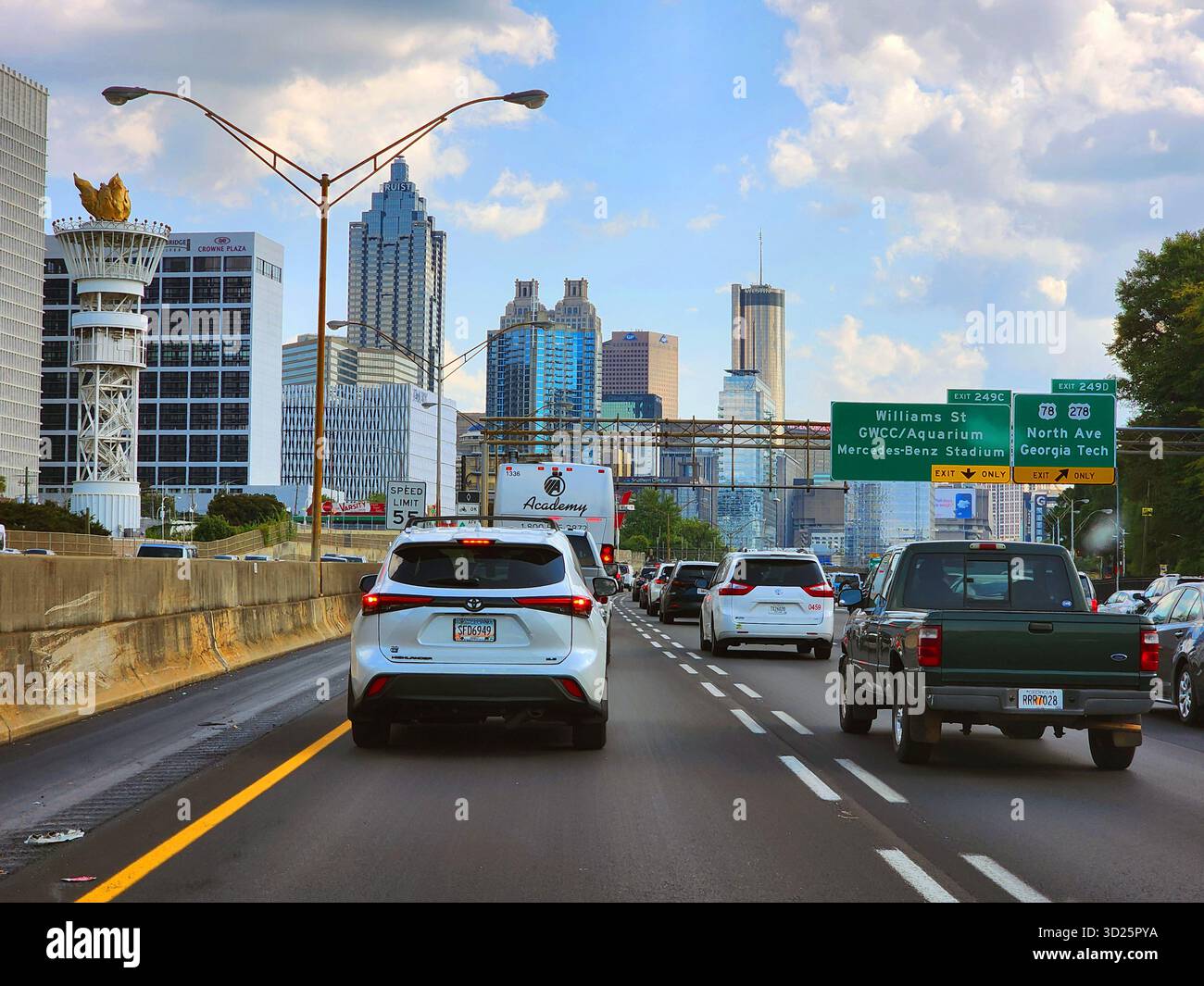 Traffico dell'ora di punta Atlanta Georgia i-75 09.15.2025 Foto Stock