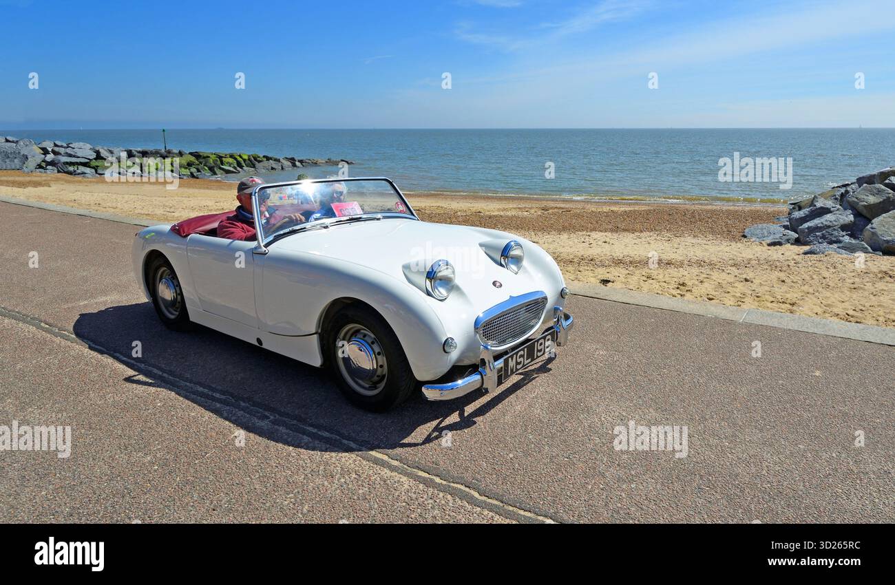 Austin Healey Frogeye Sprite Classic White sul lungomare Foto Stock