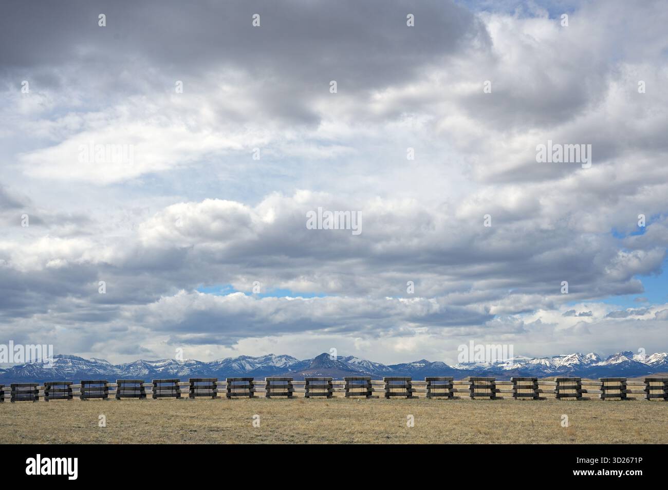 Recinzioni di neve lungo l'autostrada 89 nelle Great Plains e nelle Montagne Rocciose. Contea di Teton, Montana. Foto Stock