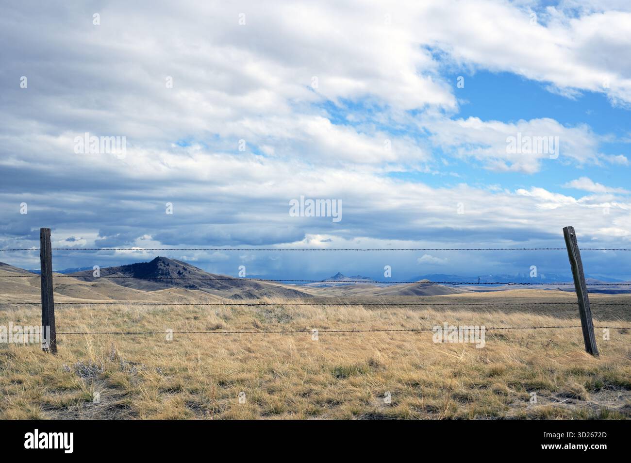 Ranchland nelle Great Plains lungo l'autostrada US 200. Lewis & Clark County, Montana. Foto Stock