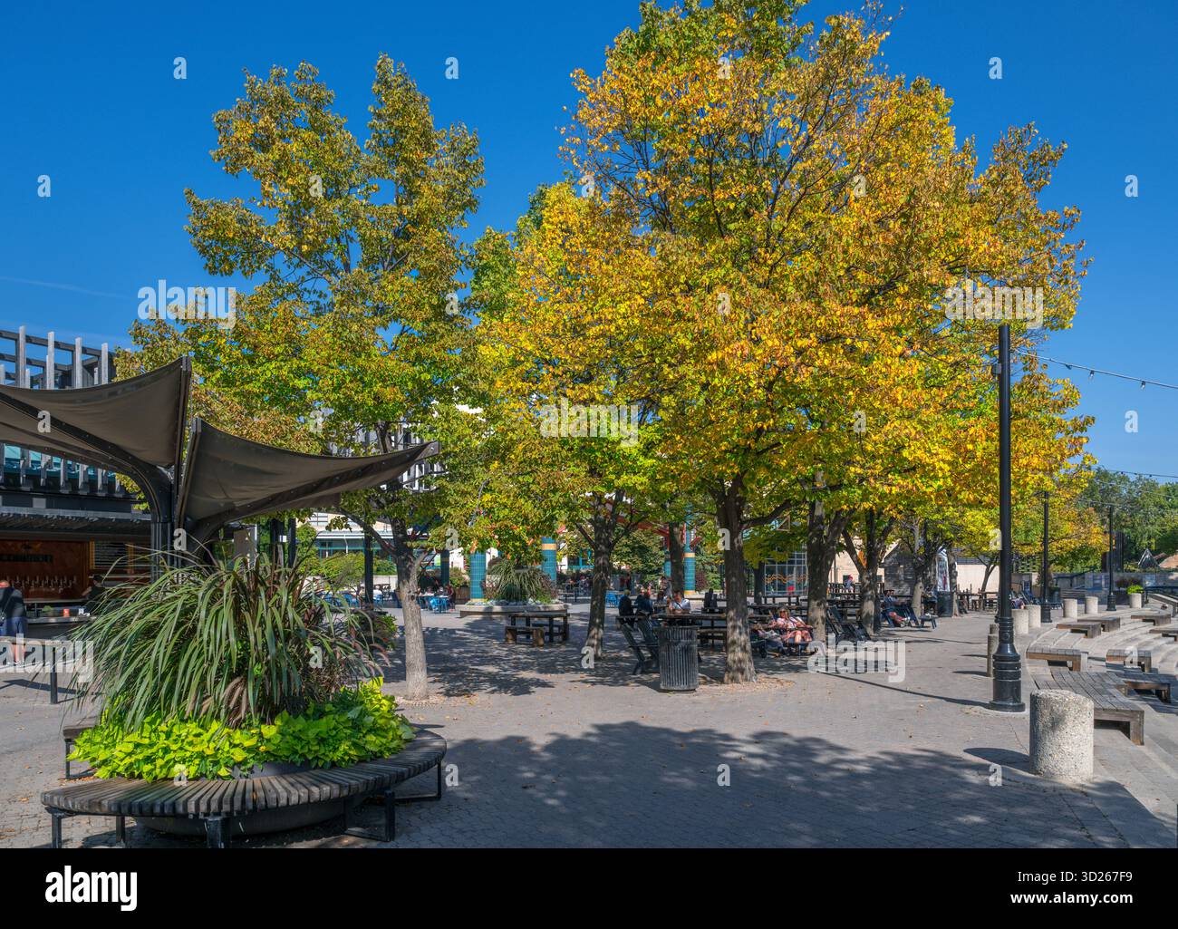 Terrazza al Forks Market by the Forks Historic Port, Forks National Historic Site, Winnipeg, Manitoba, Canada Foto Stock