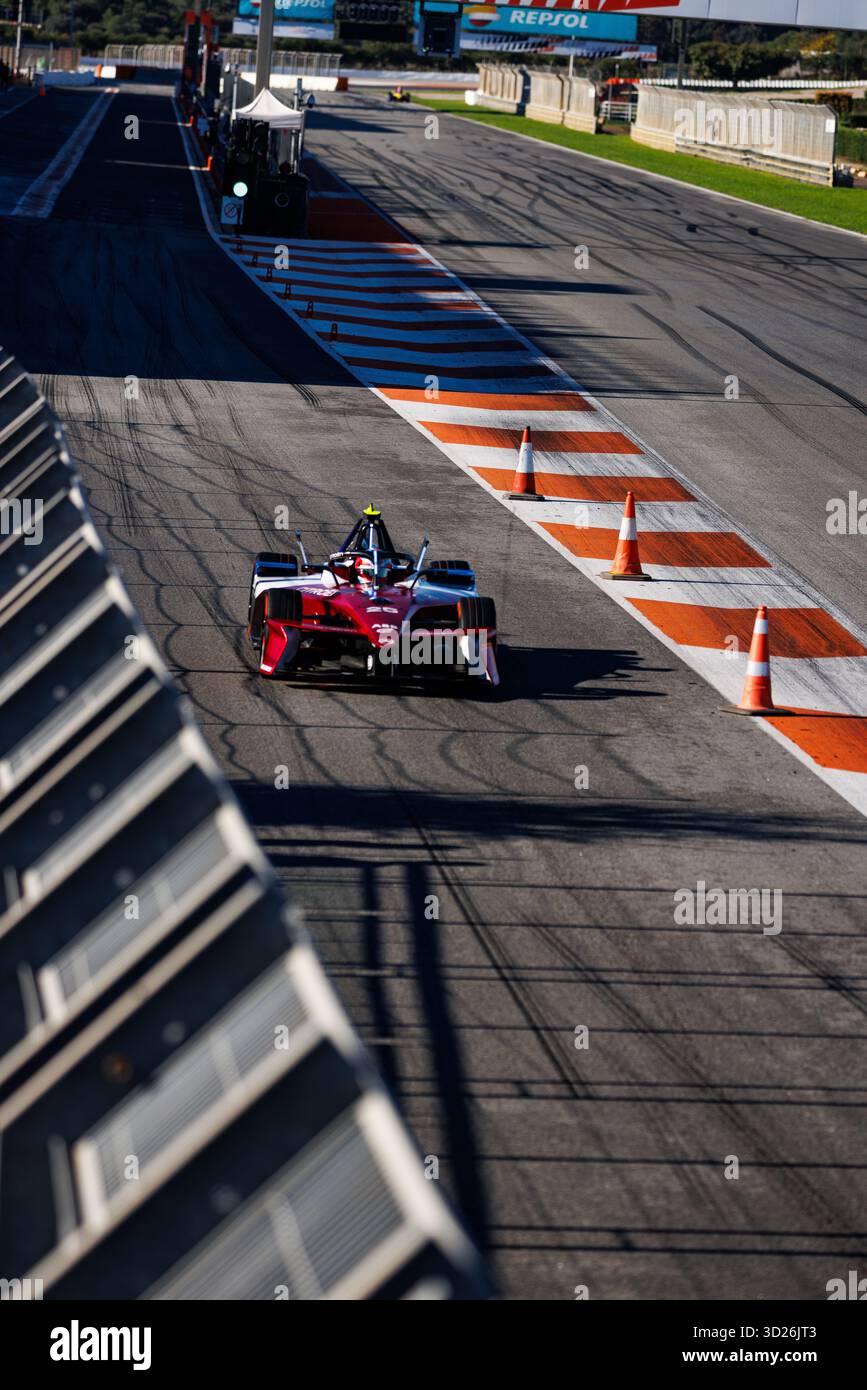 Valencia, Spagna. 30 ottobre 2025. Jean-Éric Vergne del Citroën Formula e Team in pista sul circuito Ricardo Tormo al 4° giorno dei test pre-stagionali di Formula e il 30 ottobre 2025 a Valencia, Spagna. Foto Stock