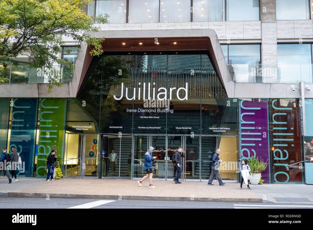 Juilliard è una scuola di musica di fama mondiale adiacente al Lincoln Center, 2025, New York City, Stati Uniti Foto Stock