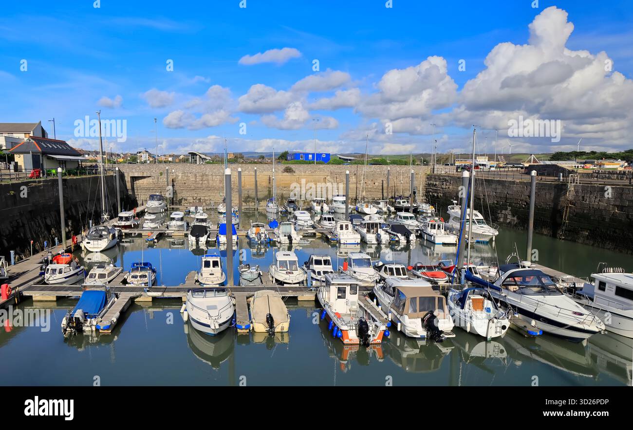 Porthcawl Marina, Galles del Sud, Regno Unito. Presa ottobre 2025. Autunno Foto Stock
