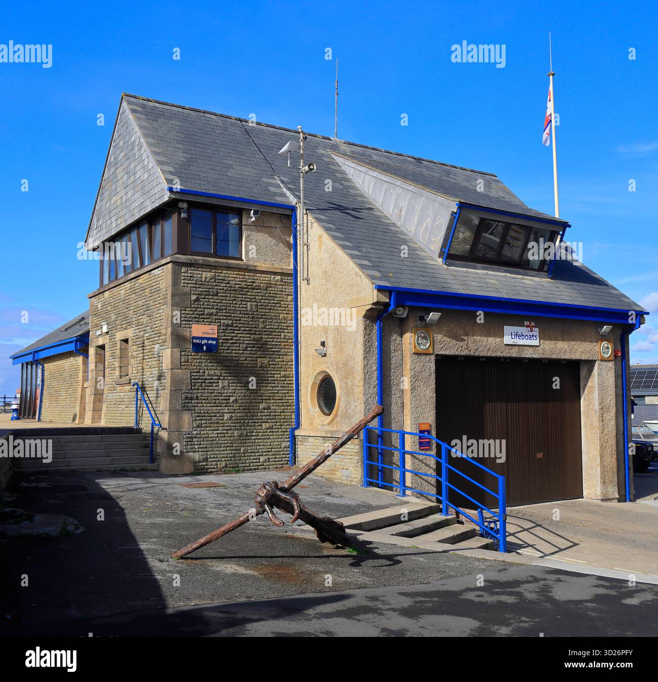 RNLI Lifeboat Station and Slipway, Porthcawl, Galles del Sud, Regno Unito. Presa ottobre 2025. Autunno Foto Stock