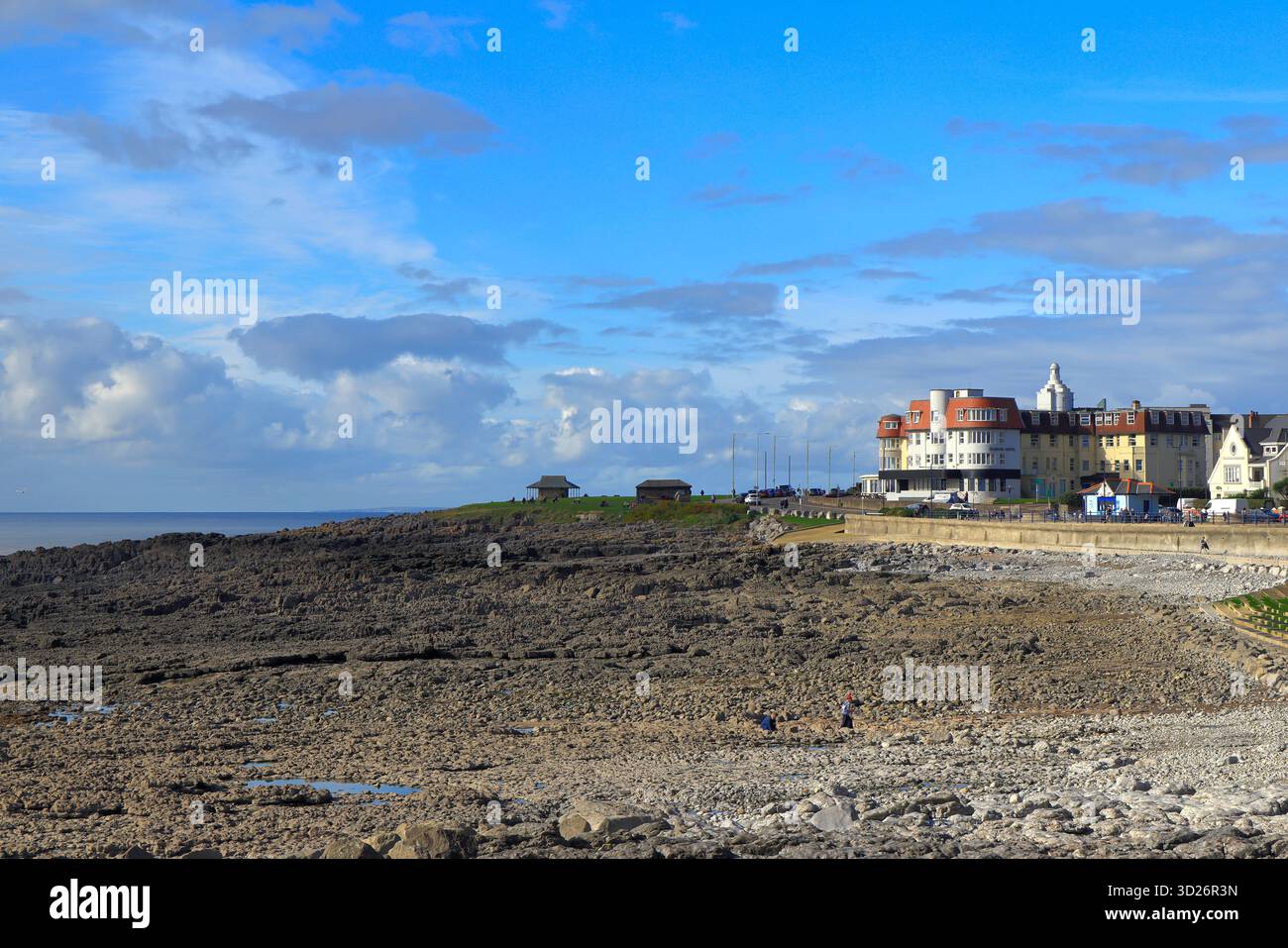 The Town Beach e l'iconico Seabank Hotel, Porthcawl, Galles del Sud, Regno Unito. Presa ottobre 2025. Autunno Foto Stock