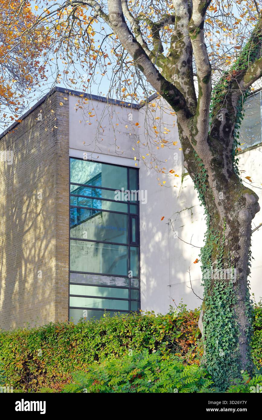 Vista laterale del Glamorgan County Cricket Building (Criced Morgannwg), Sophia Gardens, Cardiff City Centre, South Wales, Regno Unito. Autunno. Presa ottobre 2025 Foto Stock