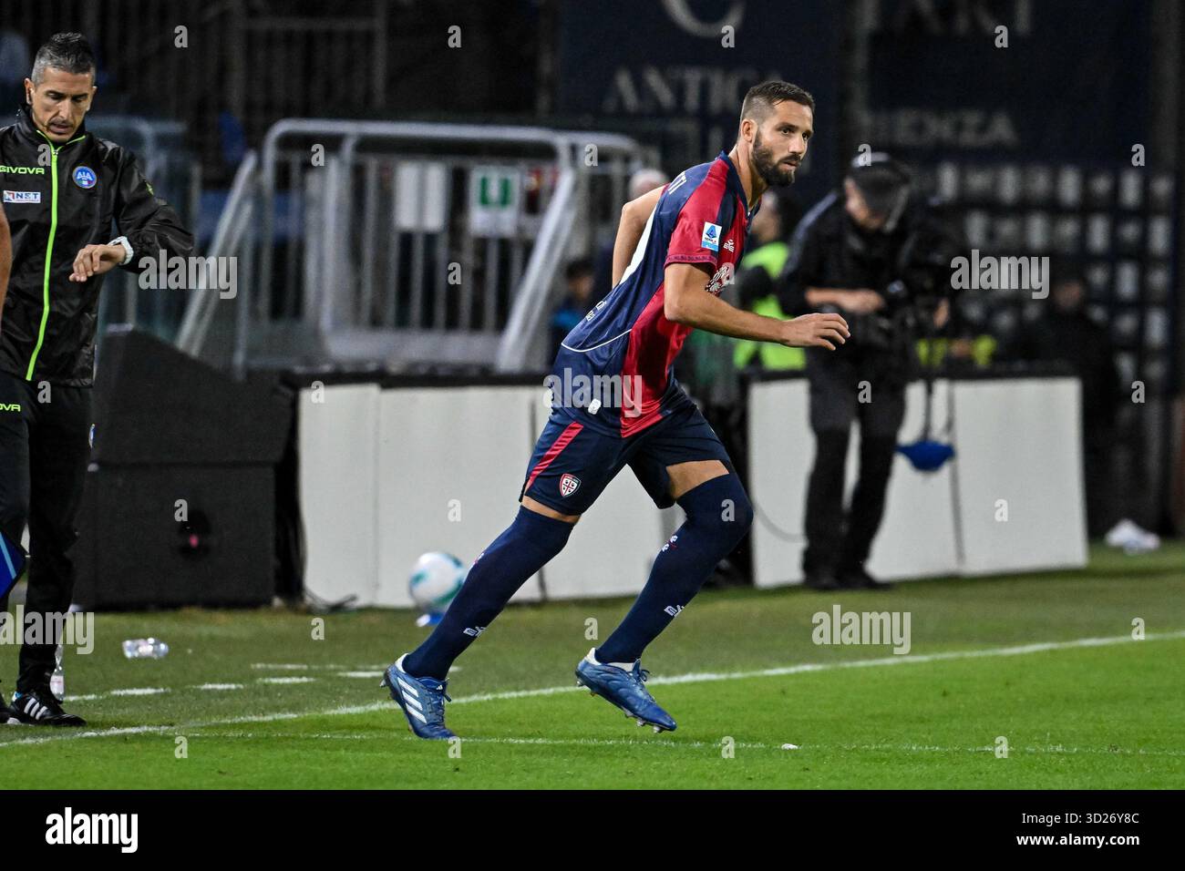 Cagliari, Italia. 30 ottobre 2025. Leonardo Pavoletti del Cagliari calcio durante Cagliari calcio vs US Sassuolo, partita di serie A A Cagliari, Italia, ottobre 30 2025 Credit: Independent Photo Agency/Alamy Live News Foto Stock